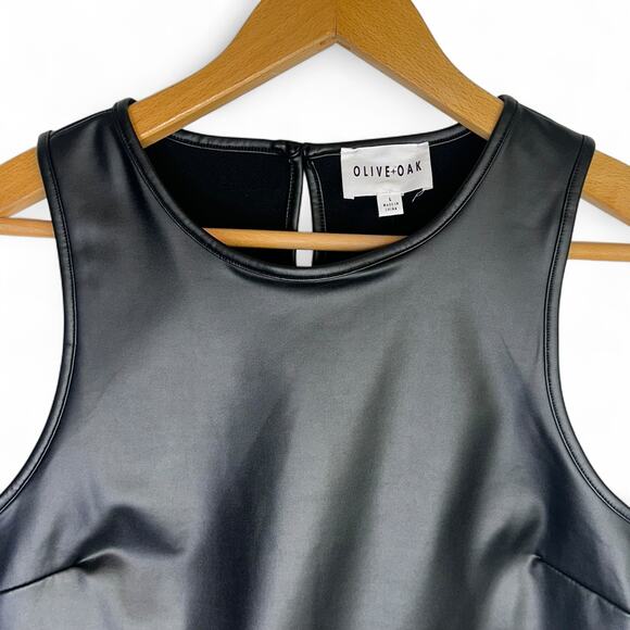 Olive + Oak Women's Sleeveless Cropped Faux Leather Top L Black Vegan Leather - Picture 2 of 10